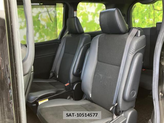 Toyota NOAH 2019-05 8374323-7