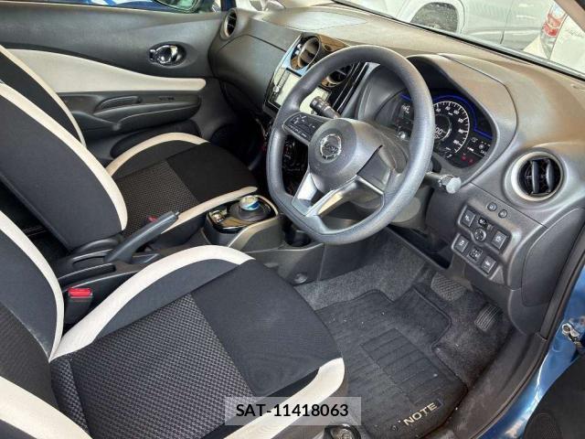 Nissan NOTE 2018-02 8372832-3