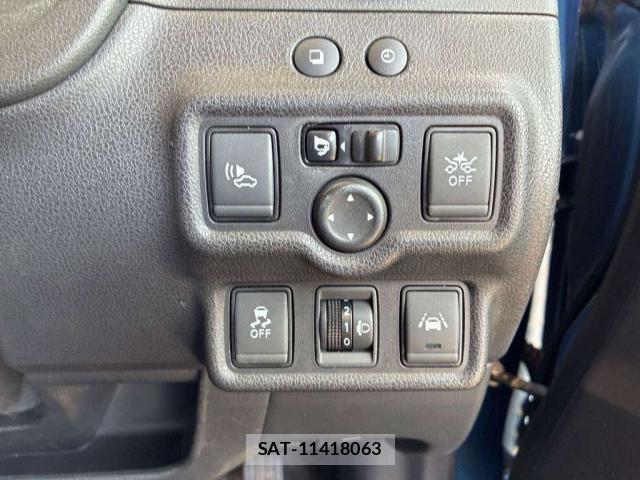 Nissan NOTE 2018-02 8372832-8