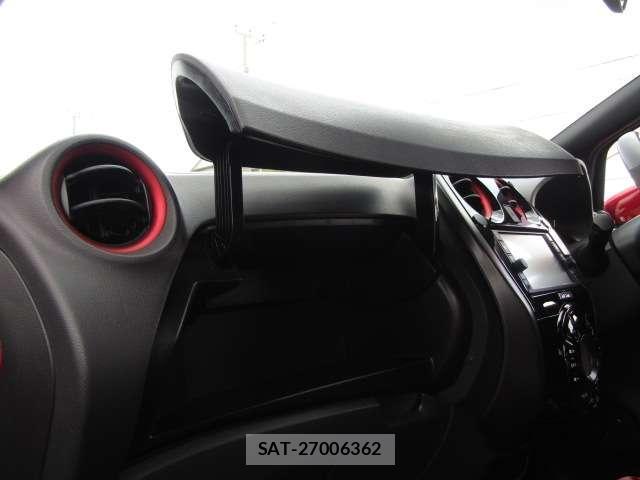 Nissan NOTE 2018-03 8373709-15