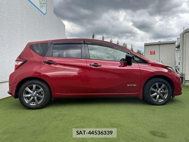 Nissan NOTE 2018-02 8374022-17