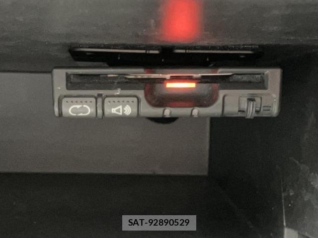 Nissan NOTE 2015-04 8374157-12