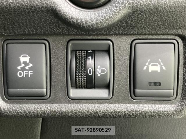 Nissan NOTE 2015-04 8374157-13