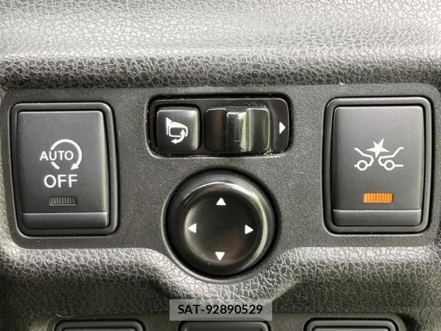 Nissan NOTE 2015-04 8374157-14