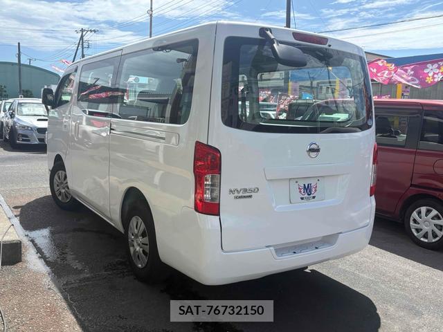 Nissan NV350 Caravan 2017-11 8373152-1