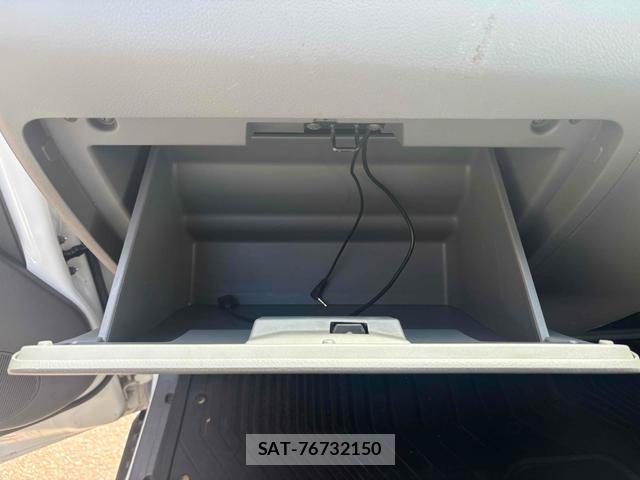 Nissan NV350 Caravan 2017-11 8373152-12