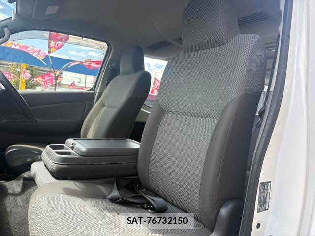 Nissan NV350 Caravan 2017-11 8373152-13