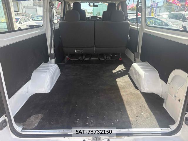 Nissan NV350 Caravan 2017-11 8373152-2