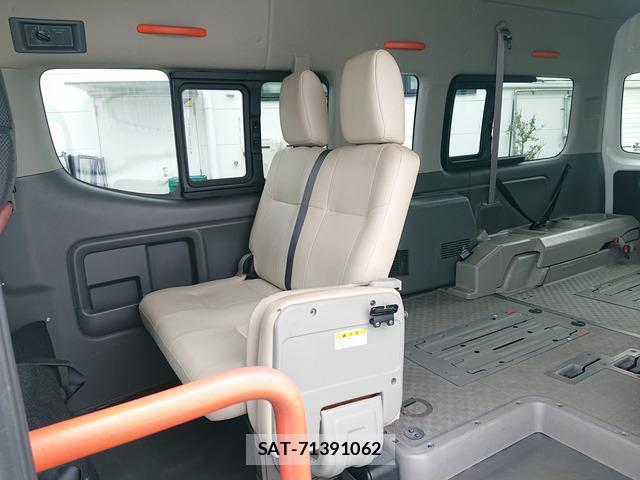 Nissan NV350 Caravan 2016-07 8374025-10