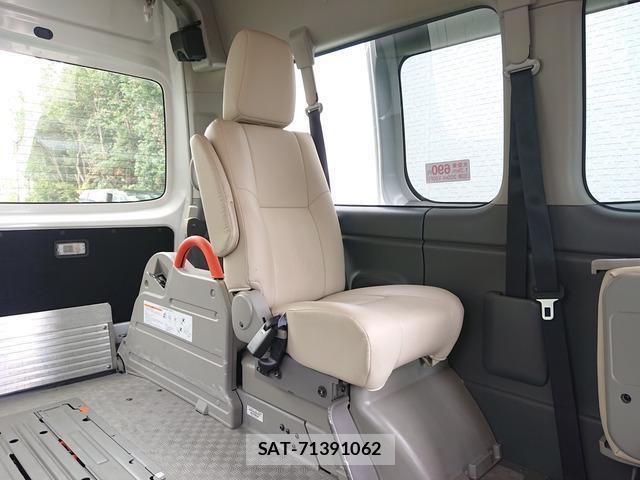 Nissan NV350 Caravan 2016-07 8374025-11