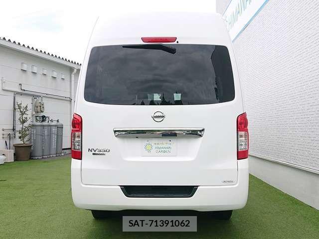 Nissan NV350 Caravan 2016-07 8374025-18