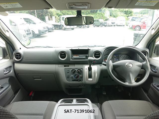 Nissan NV350 Caravan 2016-07 8374025-5
