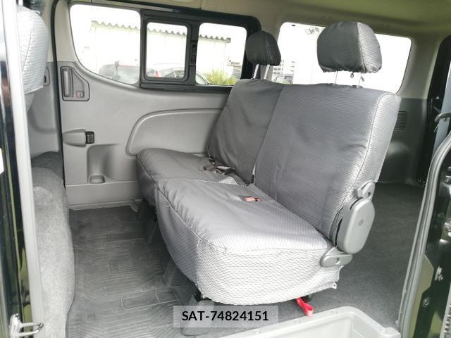 Nissan NV350 Caravan 2016-03 8374031-11