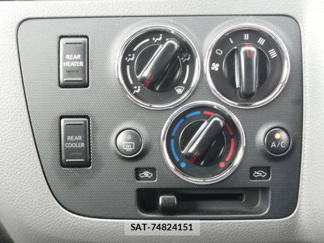 Nissan NV350 Caravan 2016-03 8374031-19