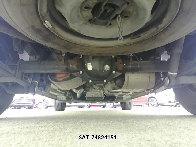 Nissan NV350 Caravan 2016-03 8374031-8