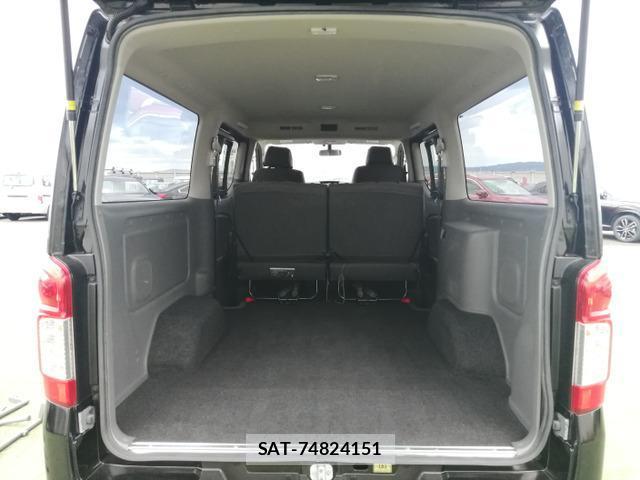 Nissan NV350 Caravan 2016-03 8374031-9