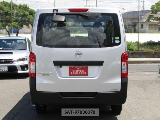 Nissan NV350 Caravan 2021-07 8374043-15