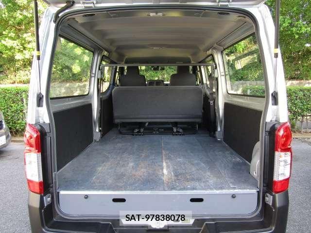 Nissan NV350 Caravan 2021-07 8374043-3