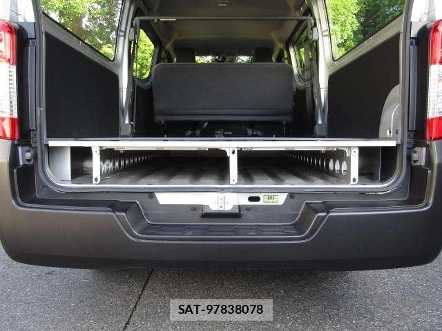Nissan NV350 Caravan 2021-07 8374043-4