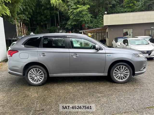 Mitsubishi OUTLANDER PHEV 2018-11 8372616-4
