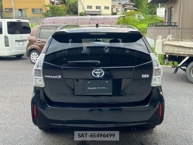 Toyota PRIUS ALPHA 2012-10 8372997-5
