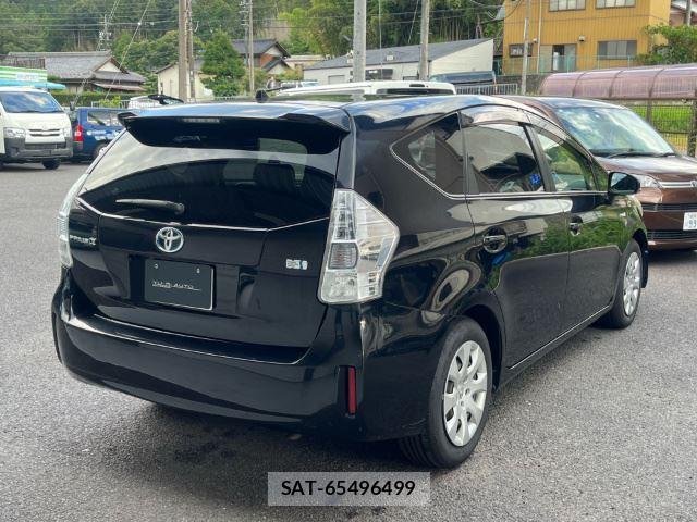 Toyota PRIUS ALPHA 2012-10 8372997-6