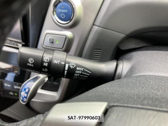 Toyota PRIUS ALPHA 2013-08 8374298-16