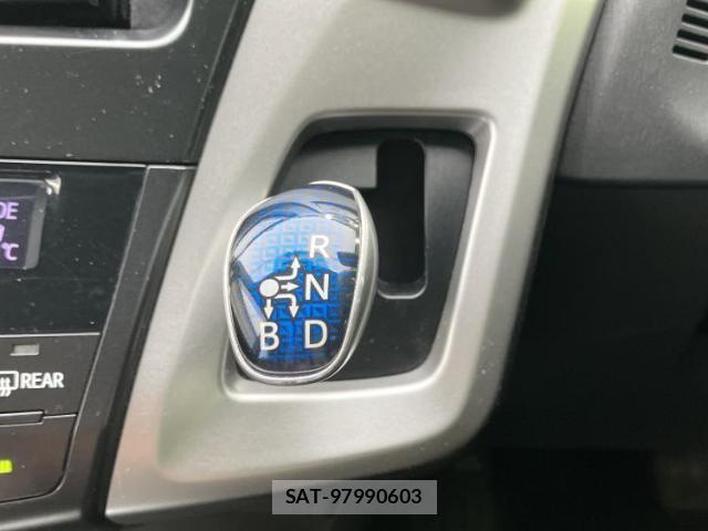 Toyota PRIUS ALPHA 2013-08 8374298-17