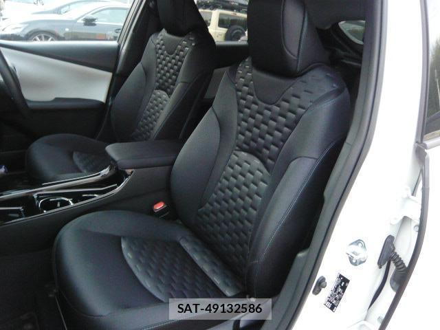 Toyota PRIUS PHV 2018-04 8373213-2