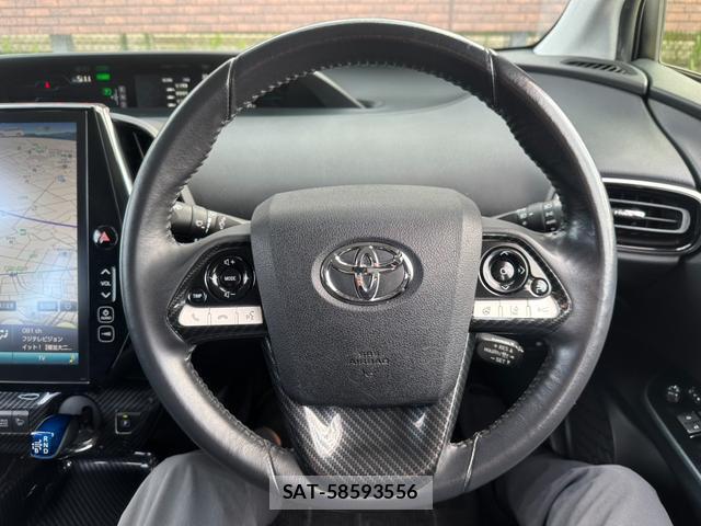 Toyota PRIUS PHV 2017-07 8373516-2