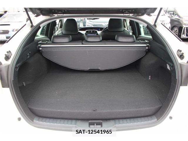 Toyota PRIUS PHV 2022-09 8373531-16