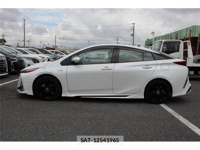 Toyota PRIUS PHV 2022-09 8373531-2