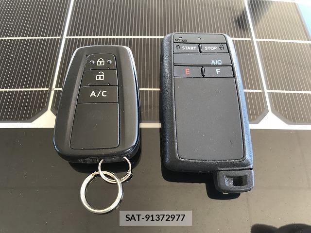 Toyota PRIUS PHV 2017-08 8373909-12