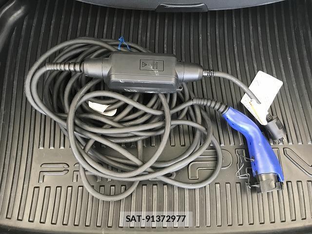 Toyota PRIUS PHV 2017-08 8373909-13