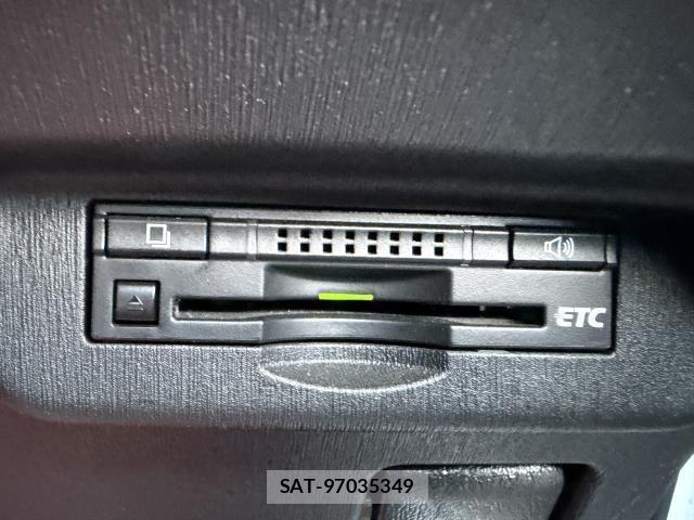 Toyota PRIUS 2013-02 8372478-13