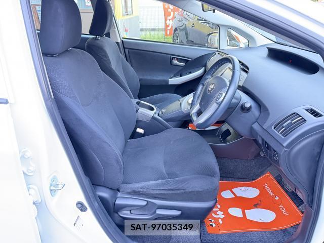 Toyota PRIUS 2013-02 8372478-5