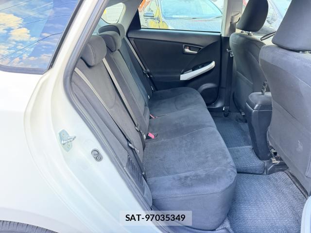 Toyota PRIUS 2013-02 8372478-6