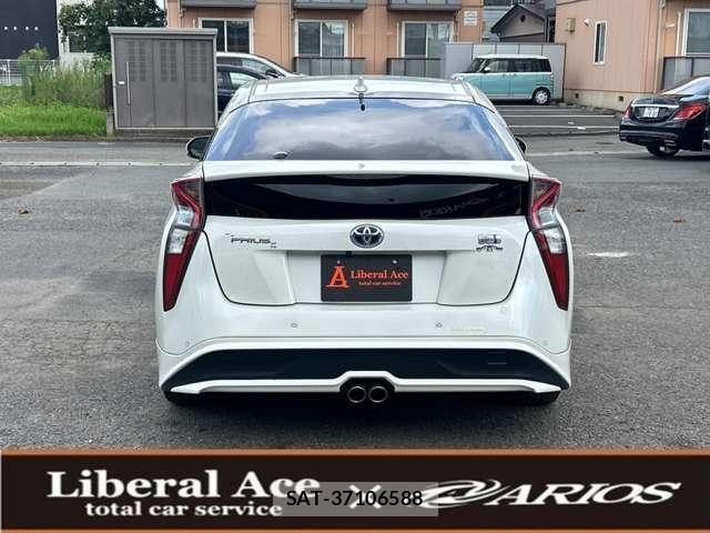 Toyota PRIUS 2016-05 8372588-2
