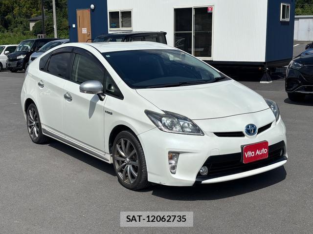 Toyota PRIUS 2014-06 8372756-1