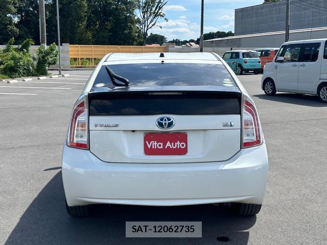 Toyota PRIUS 2014-06 8372756-10