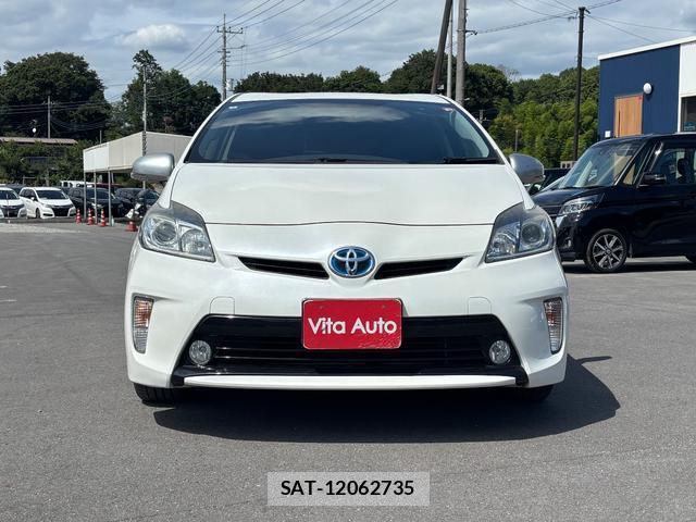 Toyota PRIUS 2014-06 8372756-11