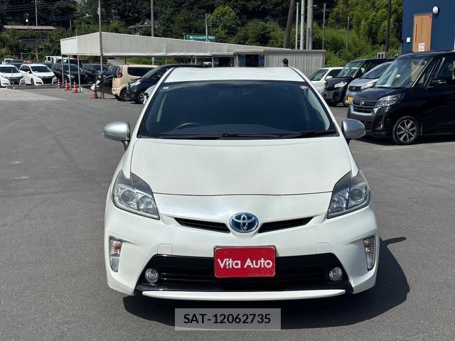Toyota PRIUS 2014-06 8372756-16