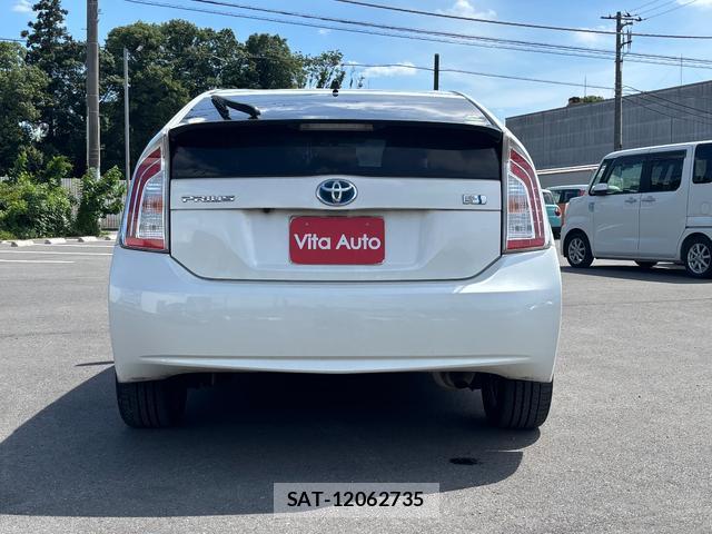 Toyota PRIUS 2014-06 8372756-3