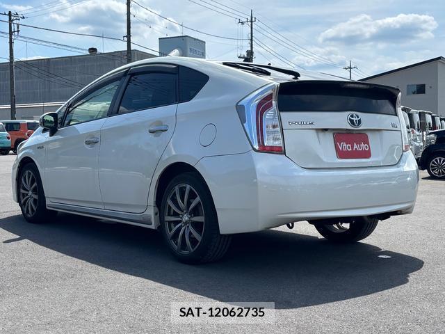 Toyota PRIUS 2014-06 8372756-4