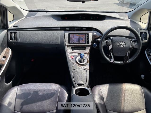 Toyota PRIUS 2014-06 8372756-8