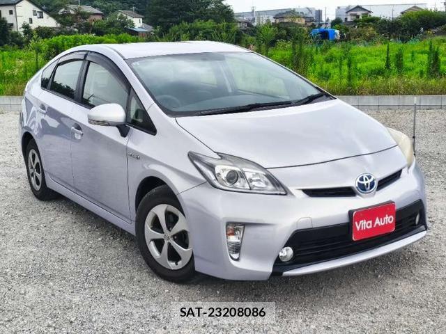 Toyota PRIUS 2013-08 8372766-1