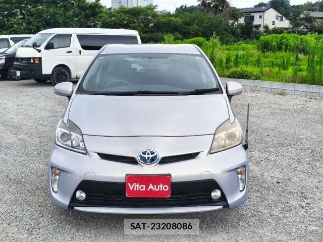 Toyota PRIUS 2013-08 8372766-11