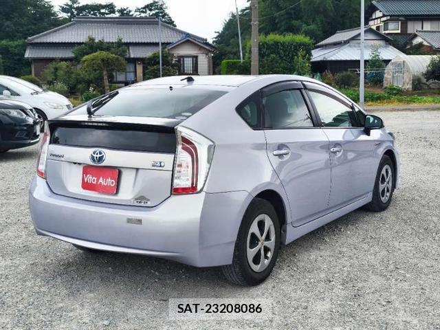 Toyota PRIUS 2013-08 8372766-13