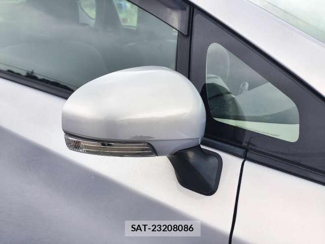 Toyota PRIUS 2013-08 8372766-14