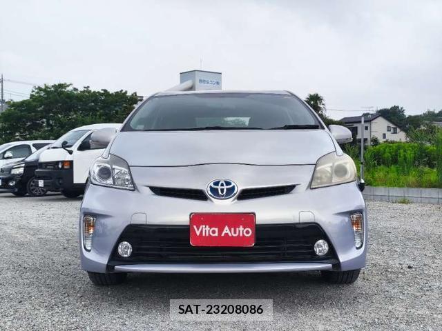 Toyota PRIUS 2013-08 8372766-16